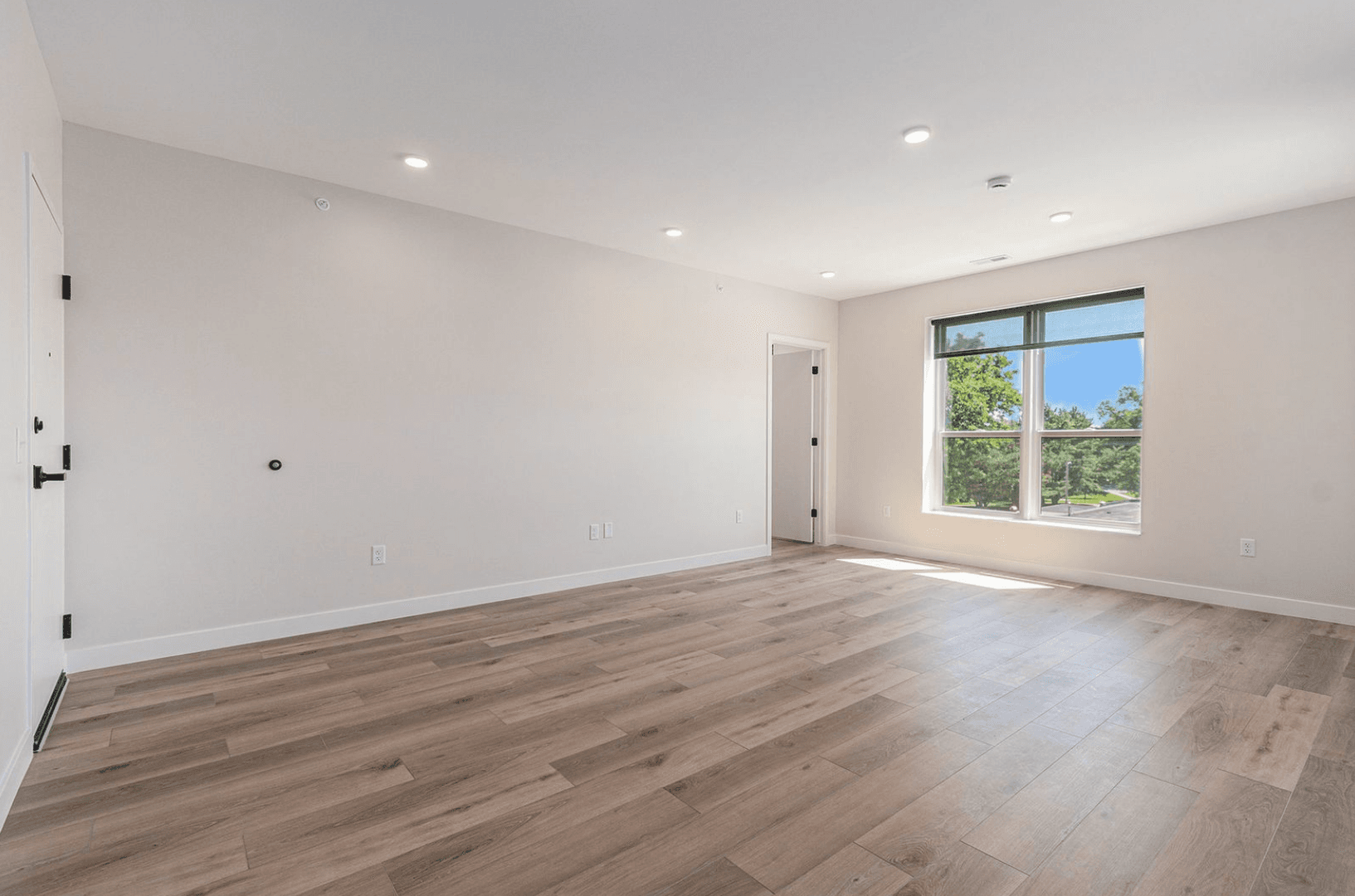Tekamah Apartment: 300 S 13th Street