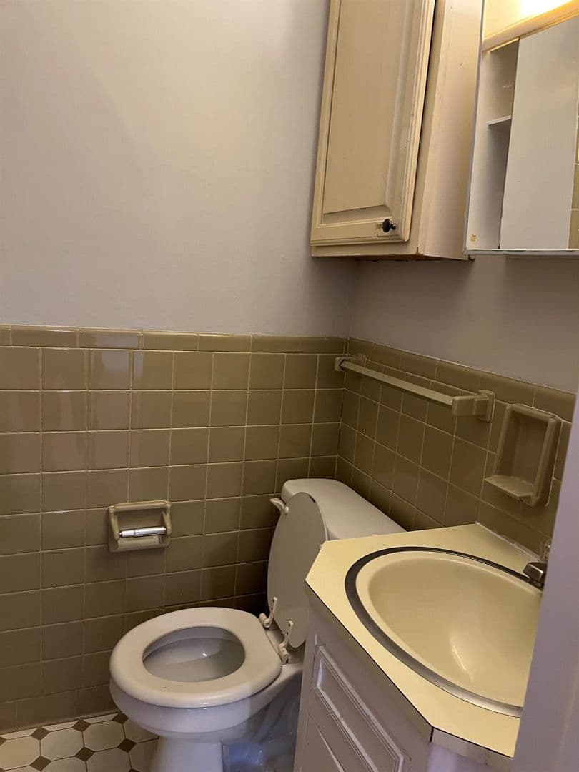Omaha Apartment: 3512 Dodge Street