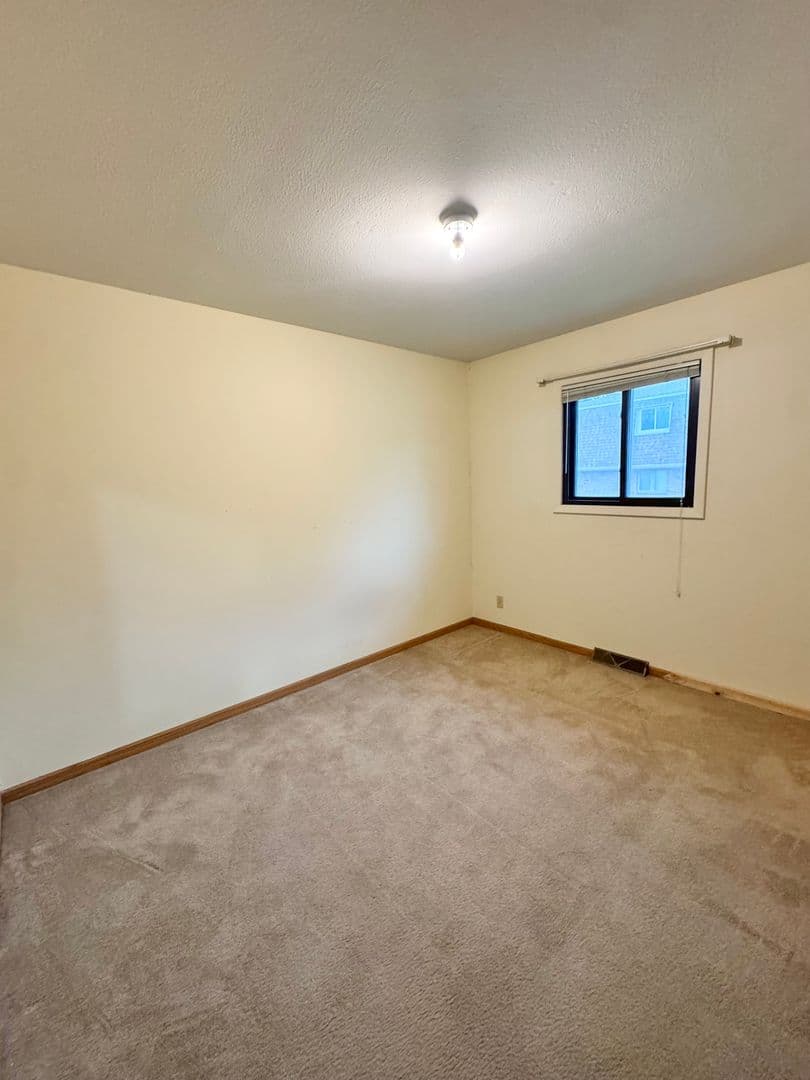 Omaha Apartment: 2723 N 93rd Street