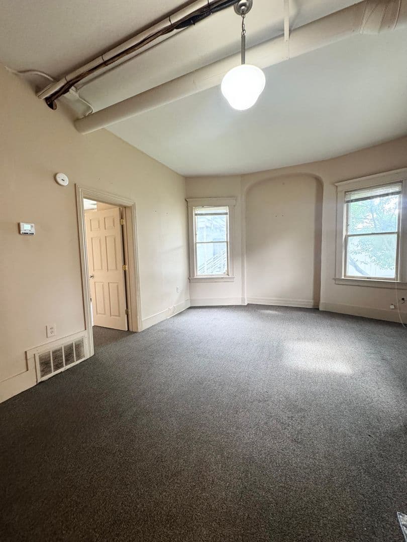 Omaha Apartment: 112 N 38th Ave