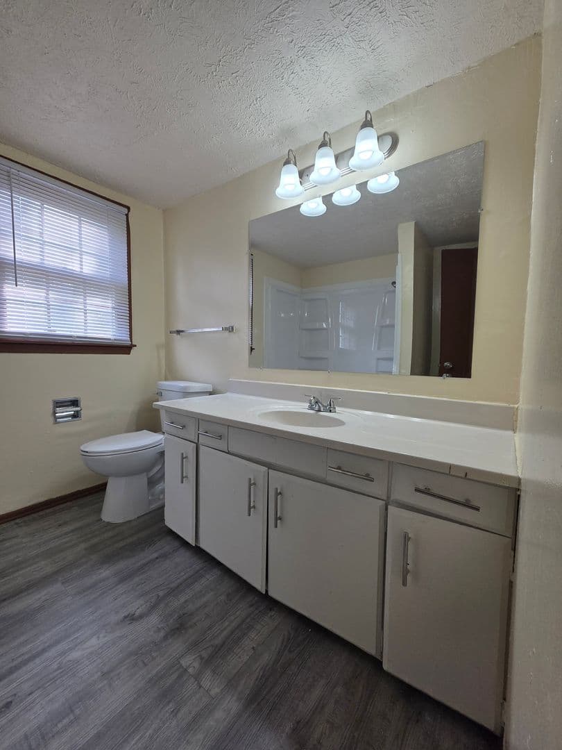 Omaha Apartment: 4918 Ames Ave