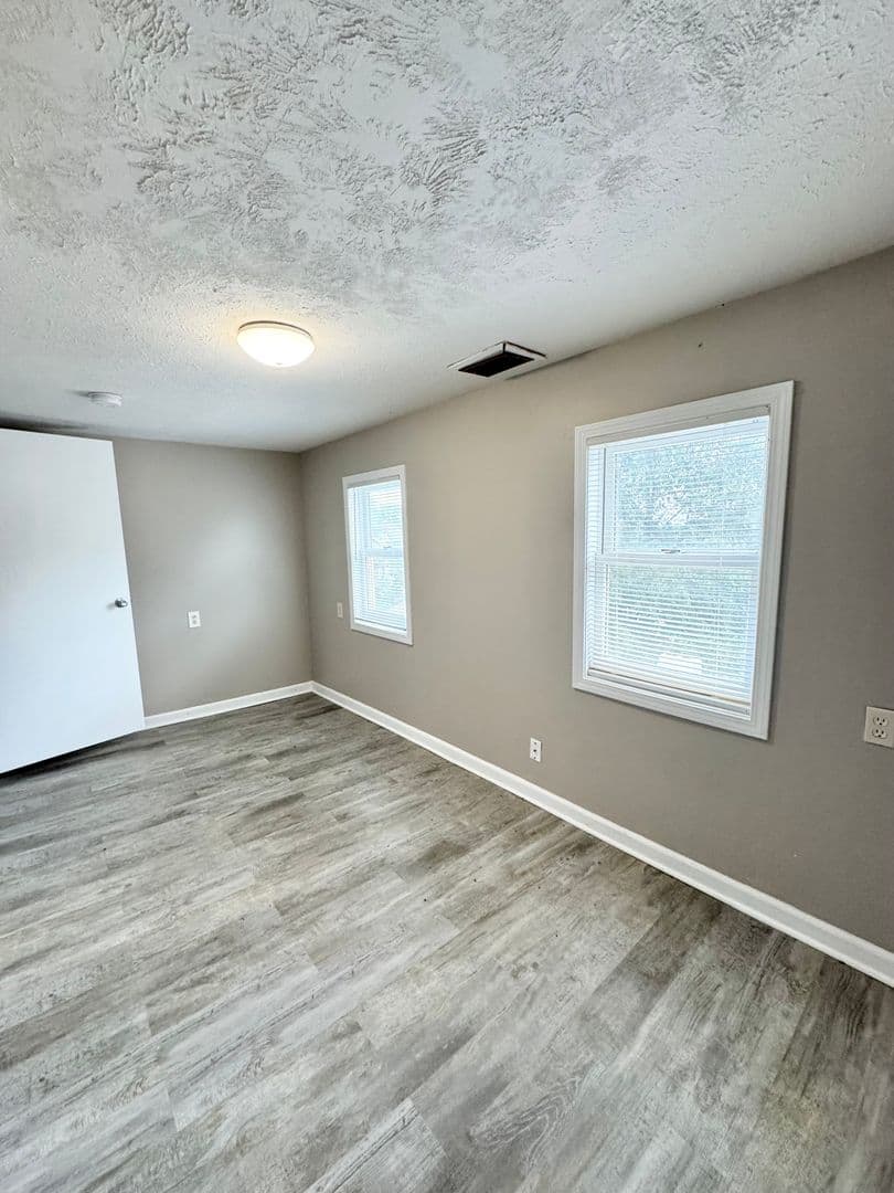 Omaha Apartment: 1305 S 32nd Street