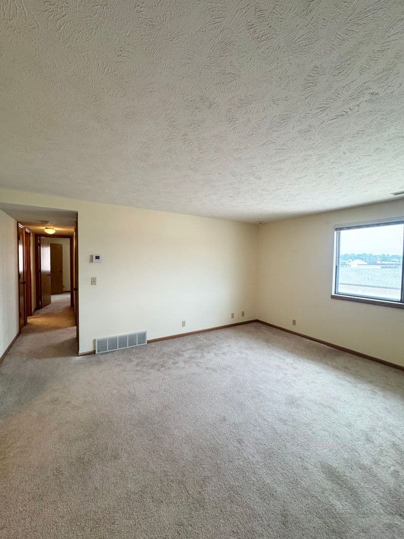 Omaha Apartment: 2675 N 93rd Street