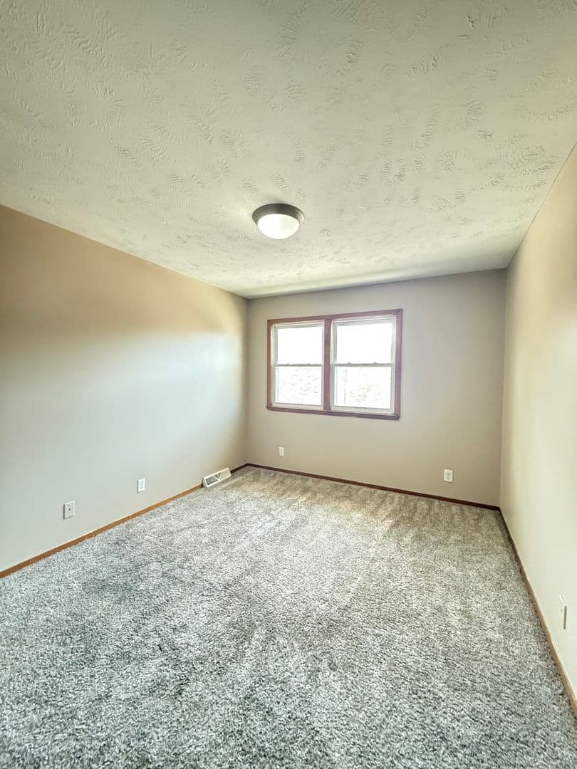Bellevue Apartment: 203 W 29th Avenue