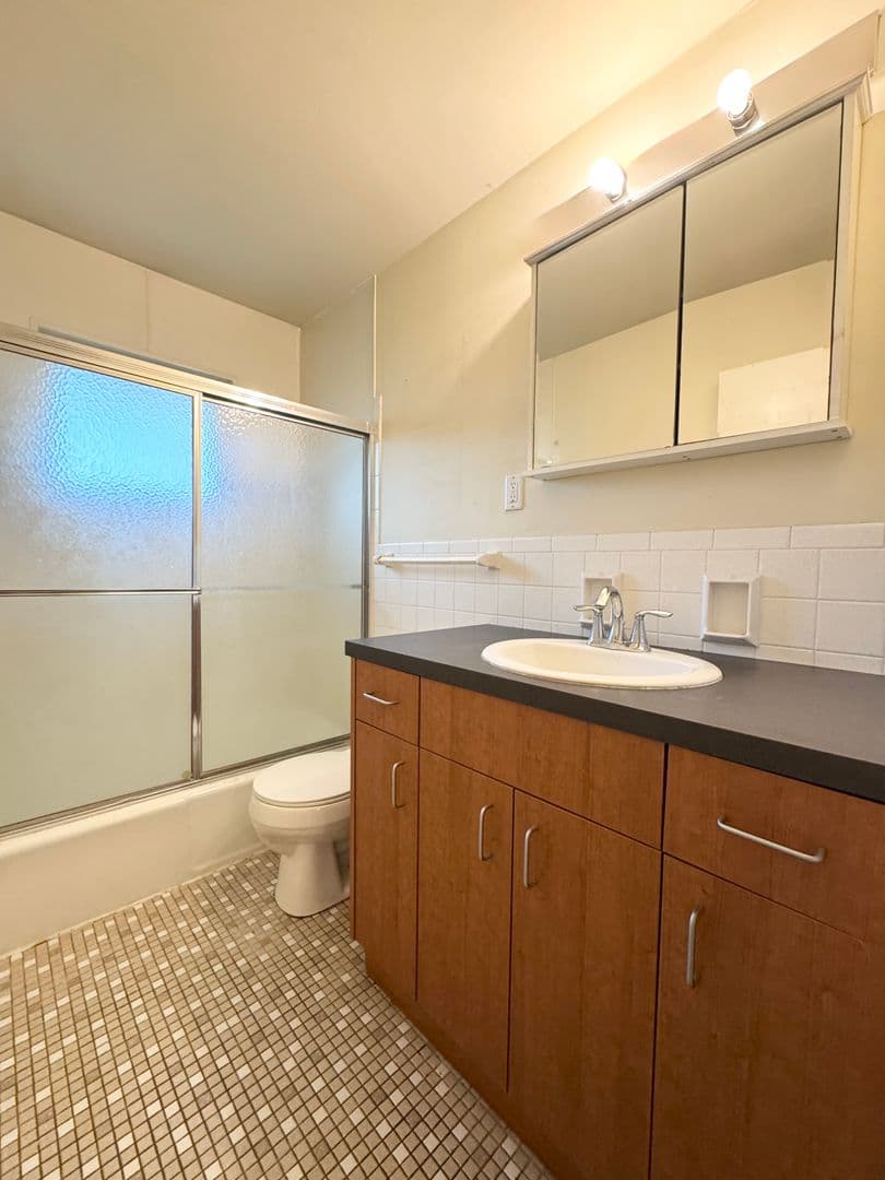 Omaha Apartment: 4802 Underwood Ave