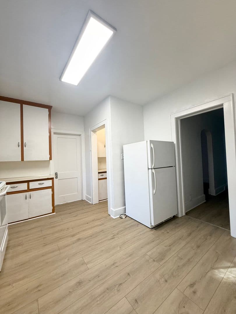 Omaha House: 417 S 38th Avenue