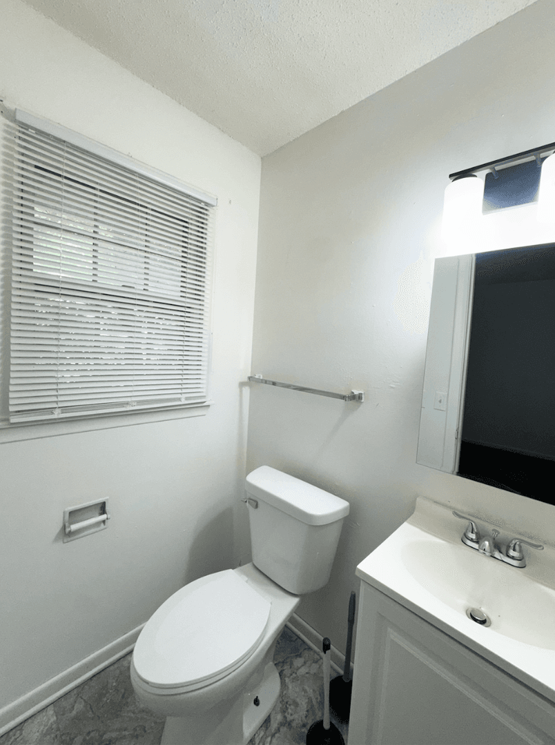 Omaha Apartment: 4918 Ames Ave