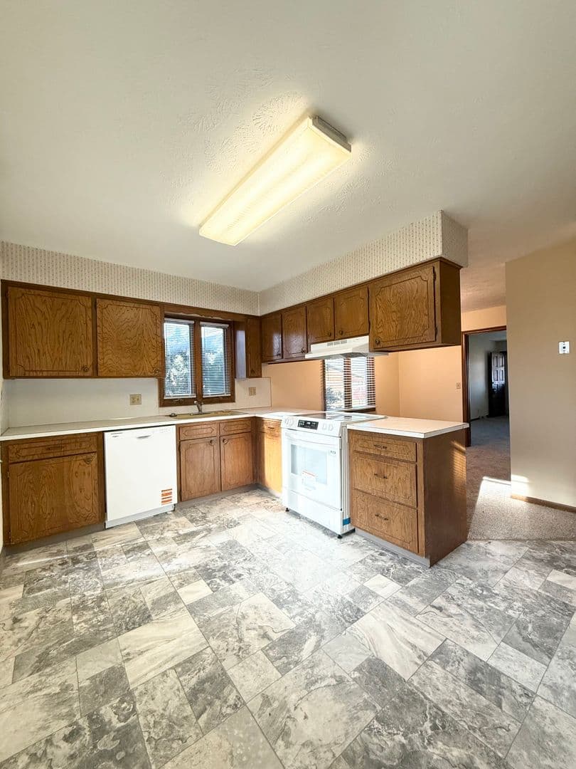 Omaha House: 2608 N 93rd St