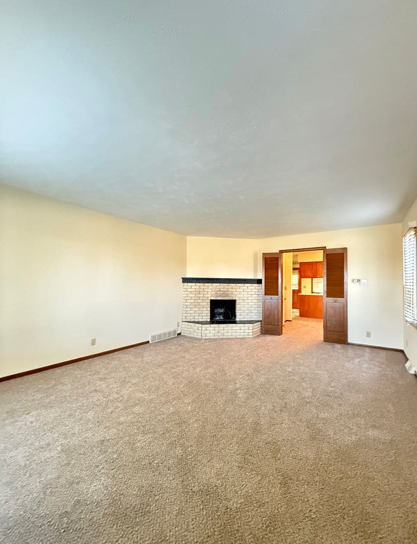 Omaha House: 2608 N 93rd St