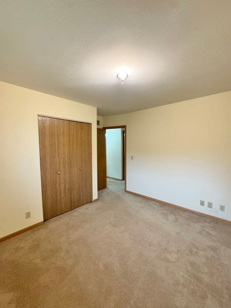 Omaha Apartment: 2723 N 93rd Street