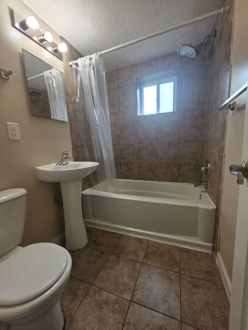 Omaha Apartment: 612 N 46th Street