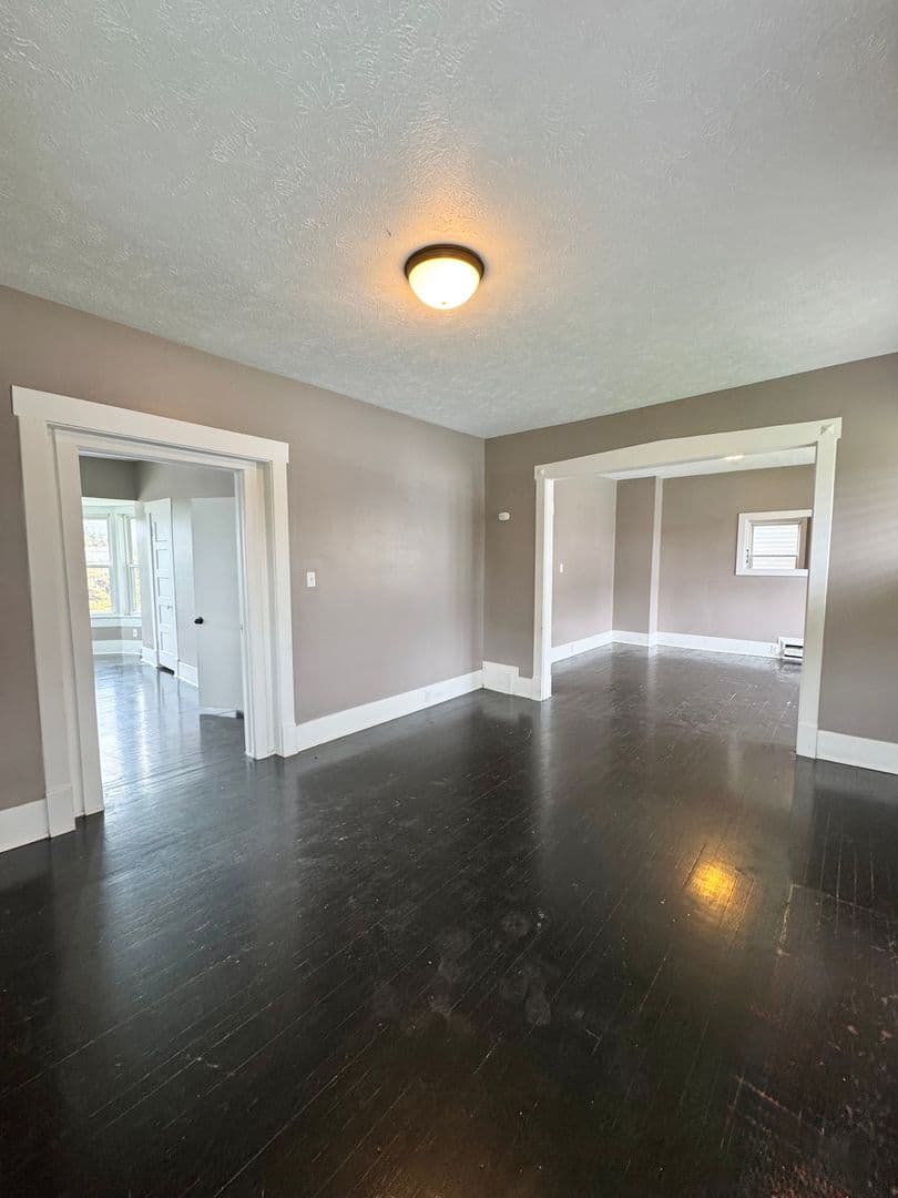Omaha Apartment: 5148 Dodge St