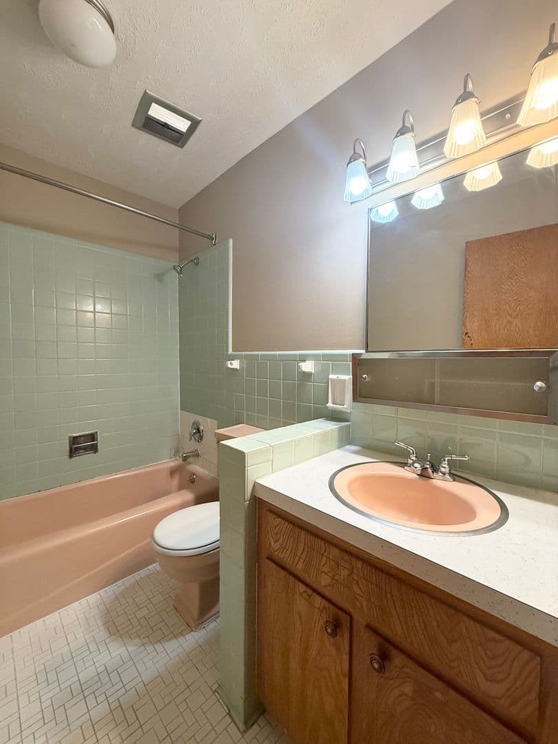Bellevue Apartment: 3008 Washington Street