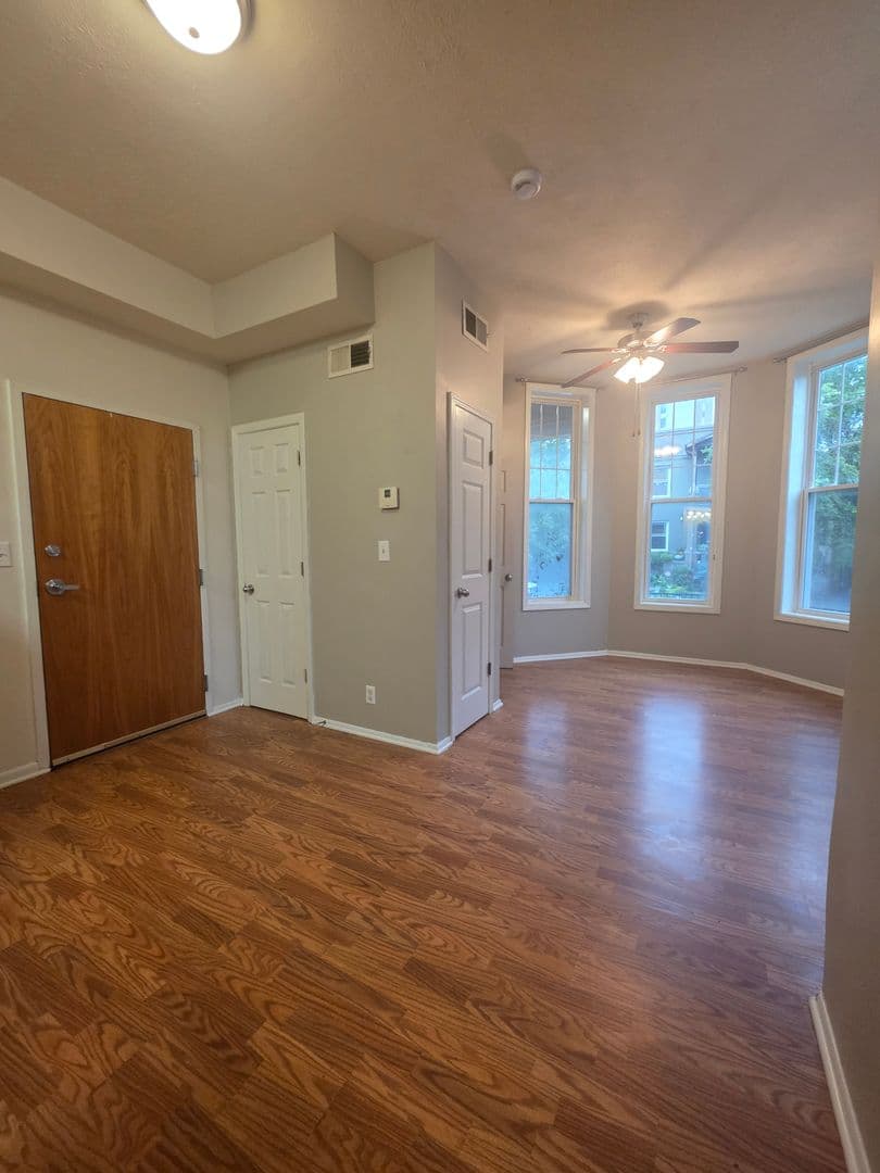 Omaha Apartment: 563 S 26th Ave