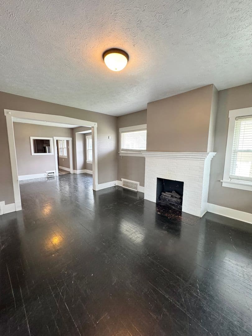 Omaha Apartment: 5148 Dodge St