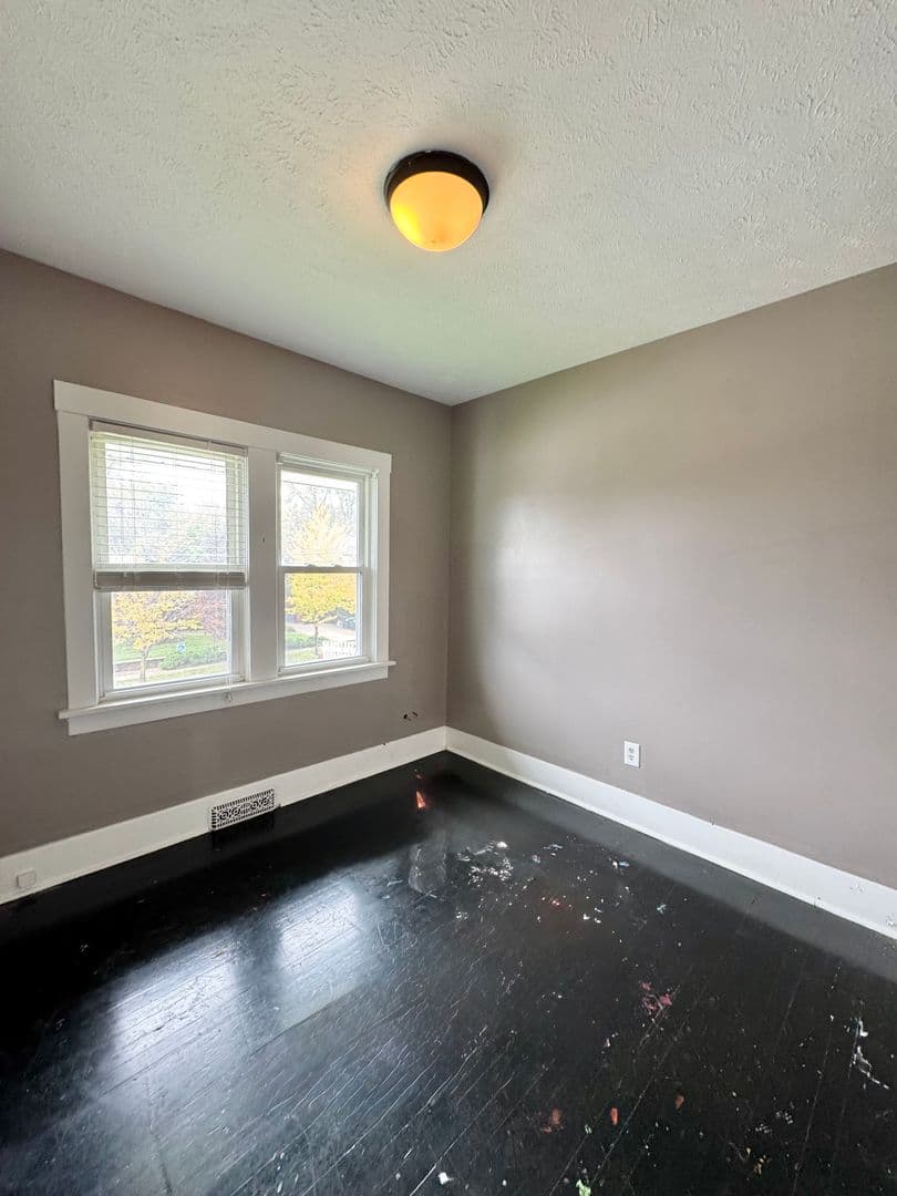 Omaha Apartment: 5148 Dodge St