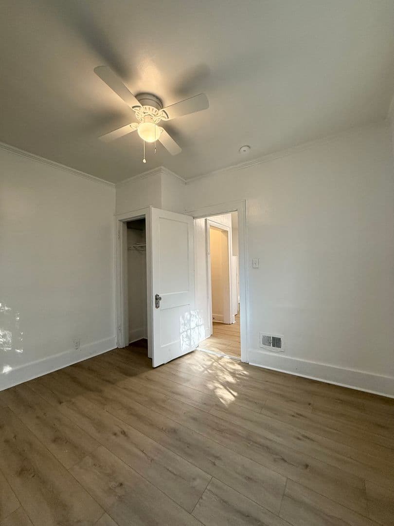 Omaha House: 417 S 38th Avenue