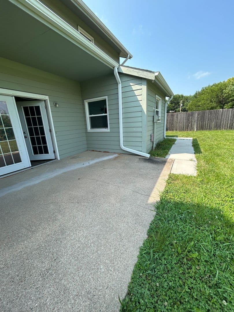 Omaha House: 6607 N 65th Street