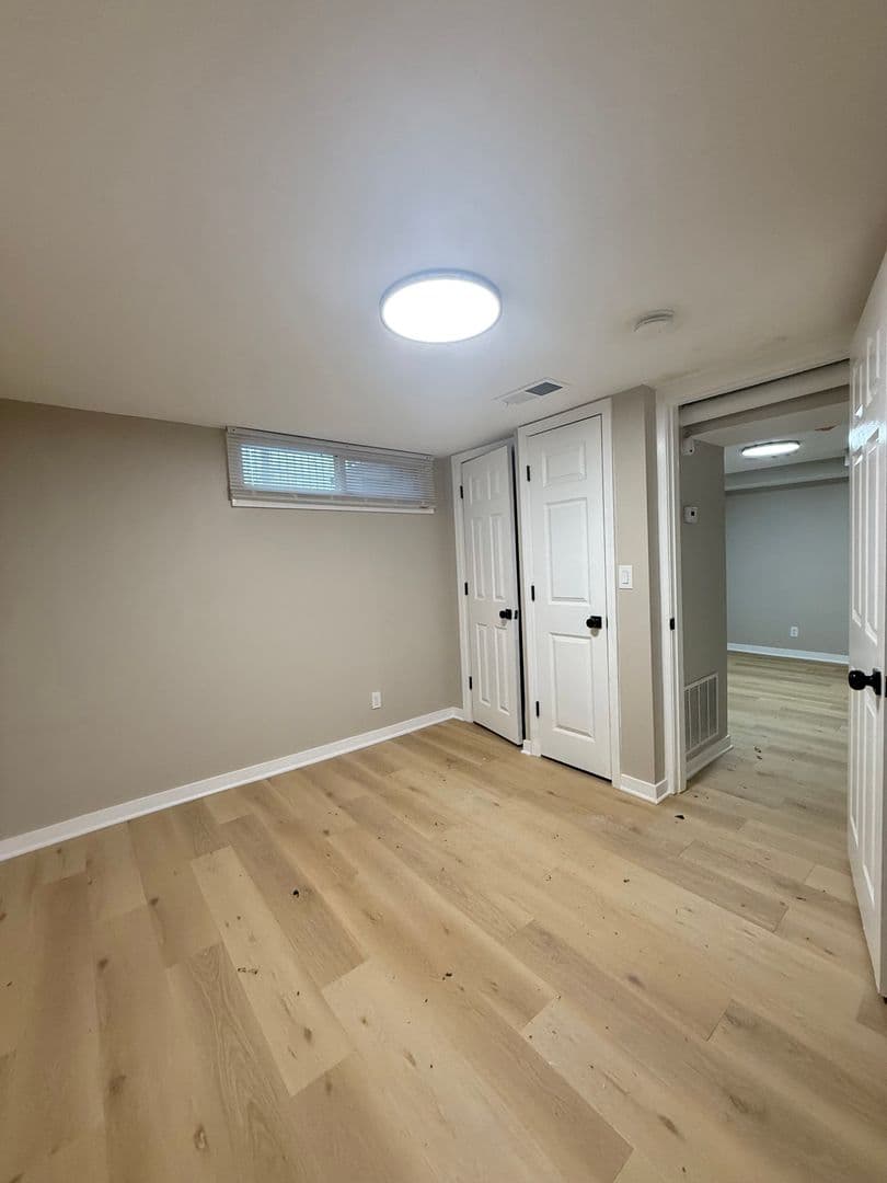 Omaha Apartment: 563 S 26th Ave