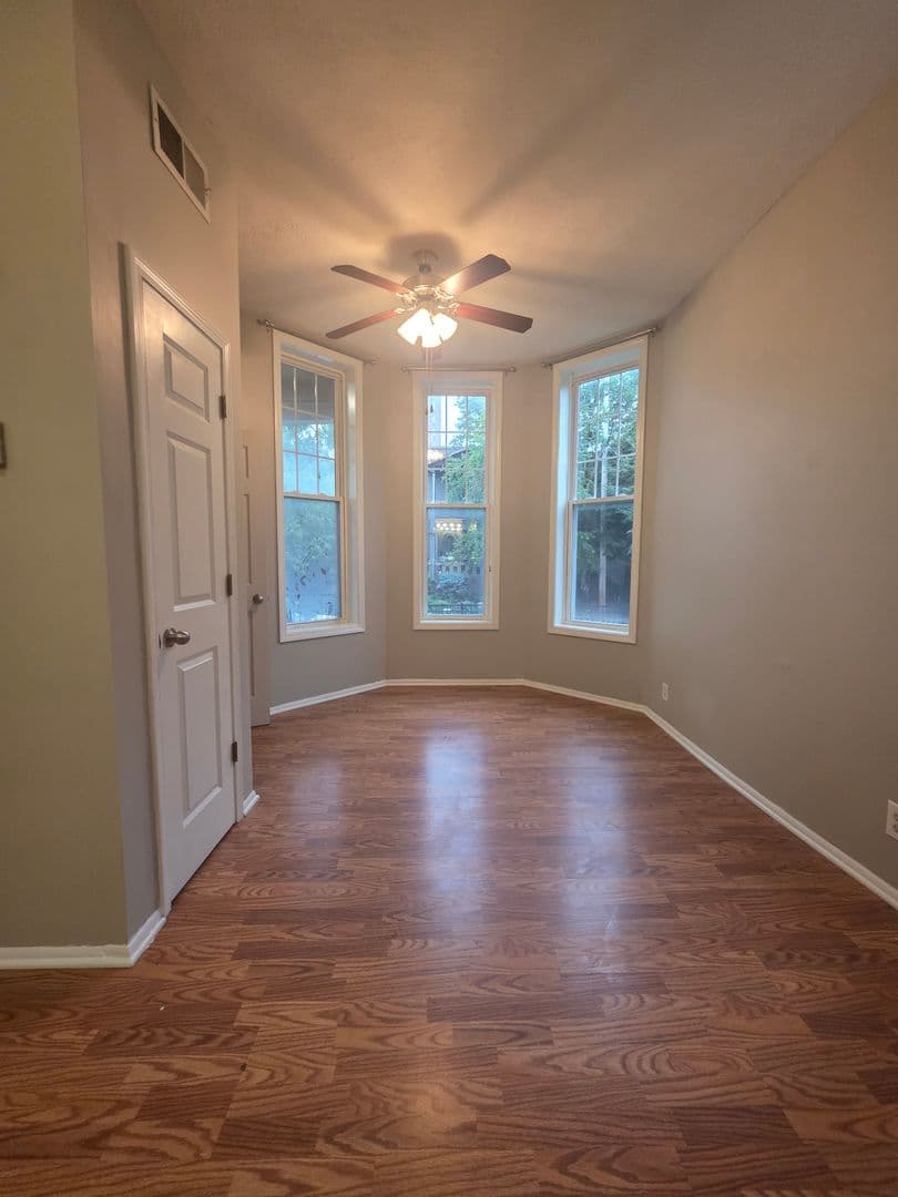 Omaha Apartment: 563 S 26th Ave