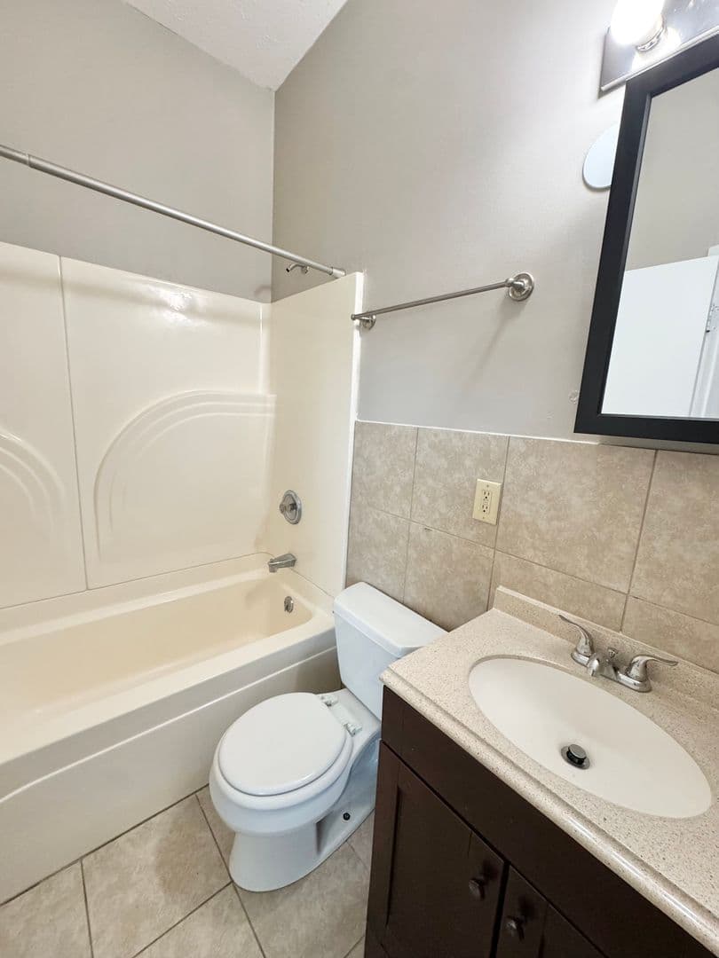 Omaha Apartment: 1305 S 32nd Street