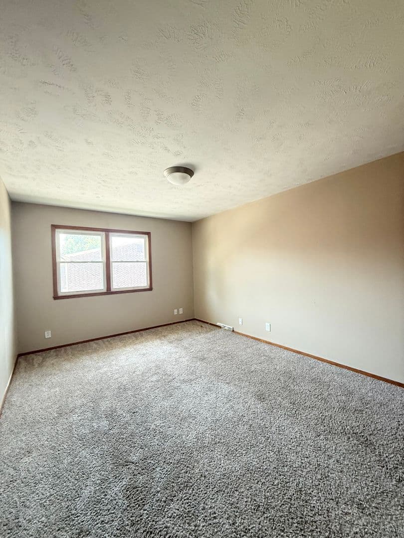 Bellevue Apartment: 203 W 29th Avenue