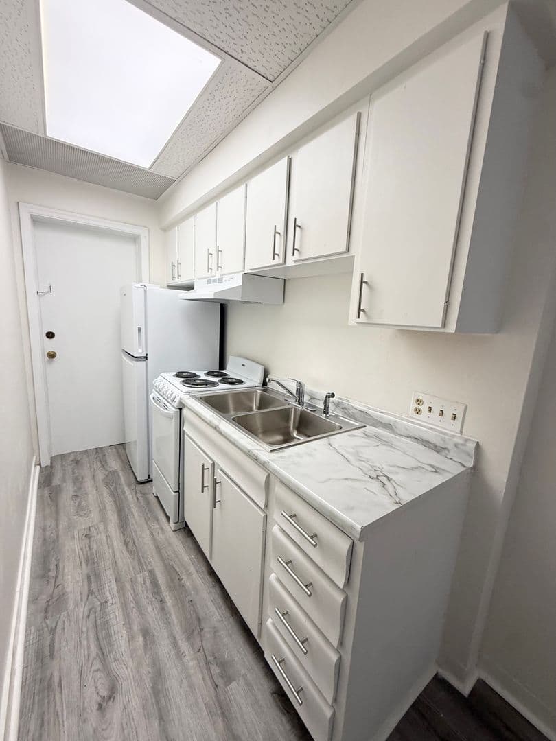 Omaha Apartment: 3512 Dodge Street