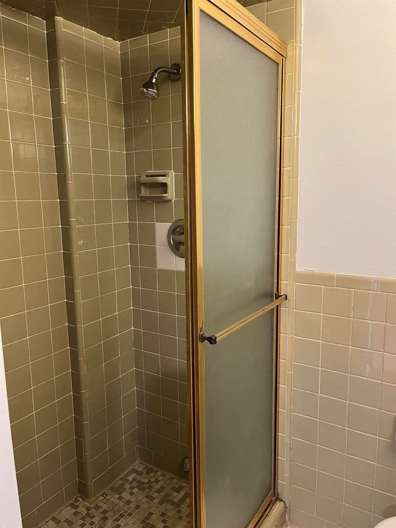 Omaha Apartment: 3512 Dodge Street