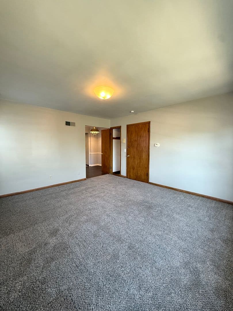 Omaha Apartment: 220 N 32nd Ave