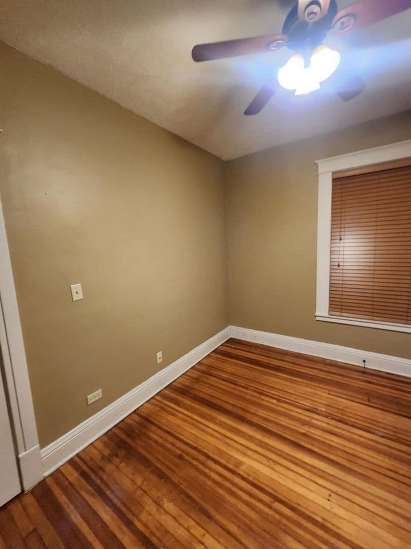 Omaha House: 566 S 26th Avenue