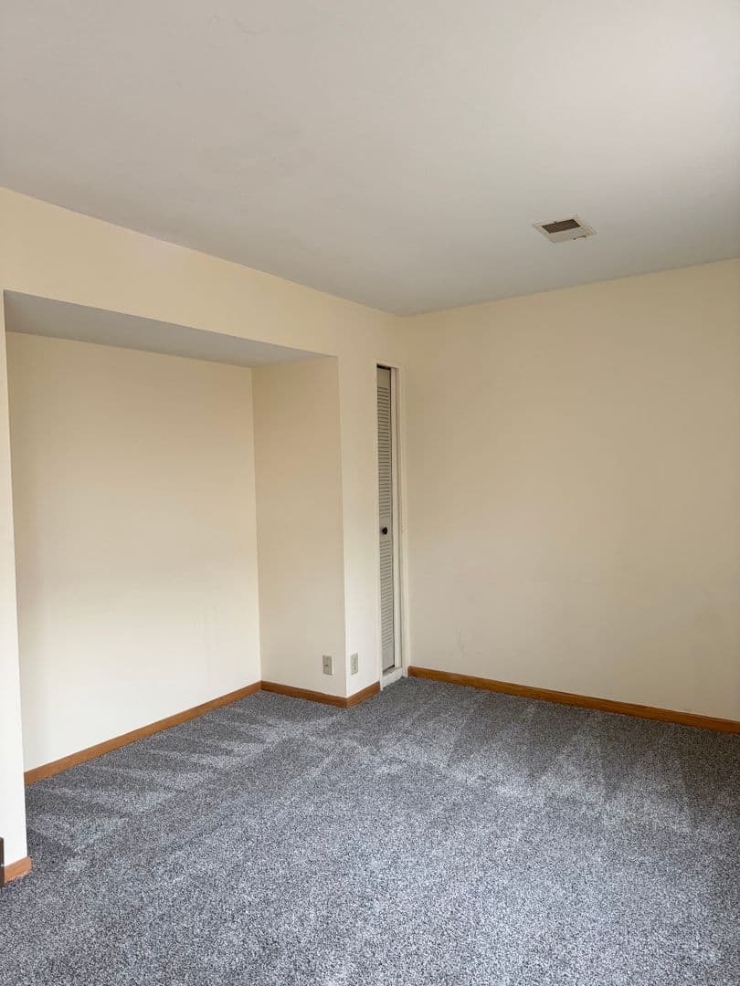 Omaha Apartment: 2723 N 93rd Street