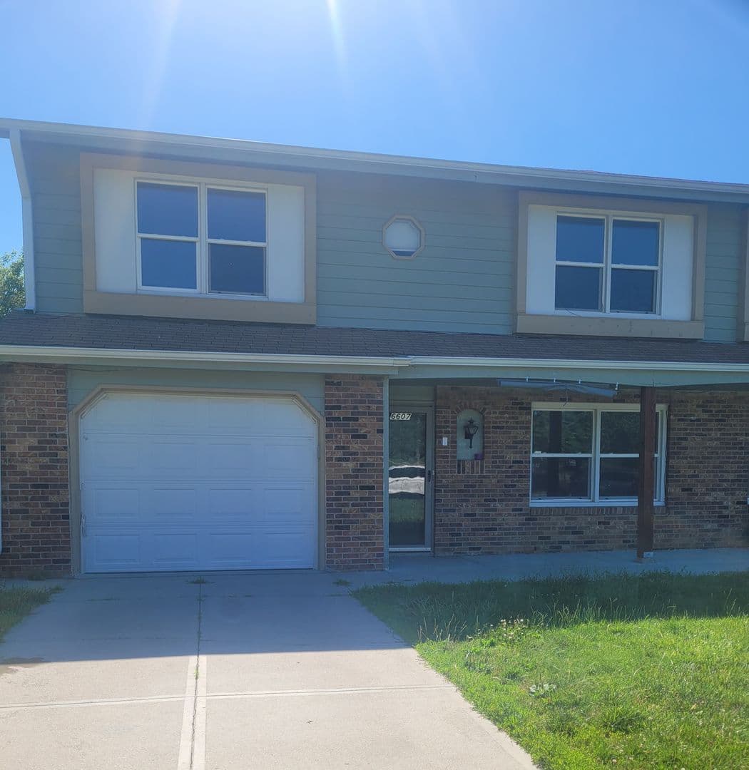 Omaha House: 6607 N 65th Street
