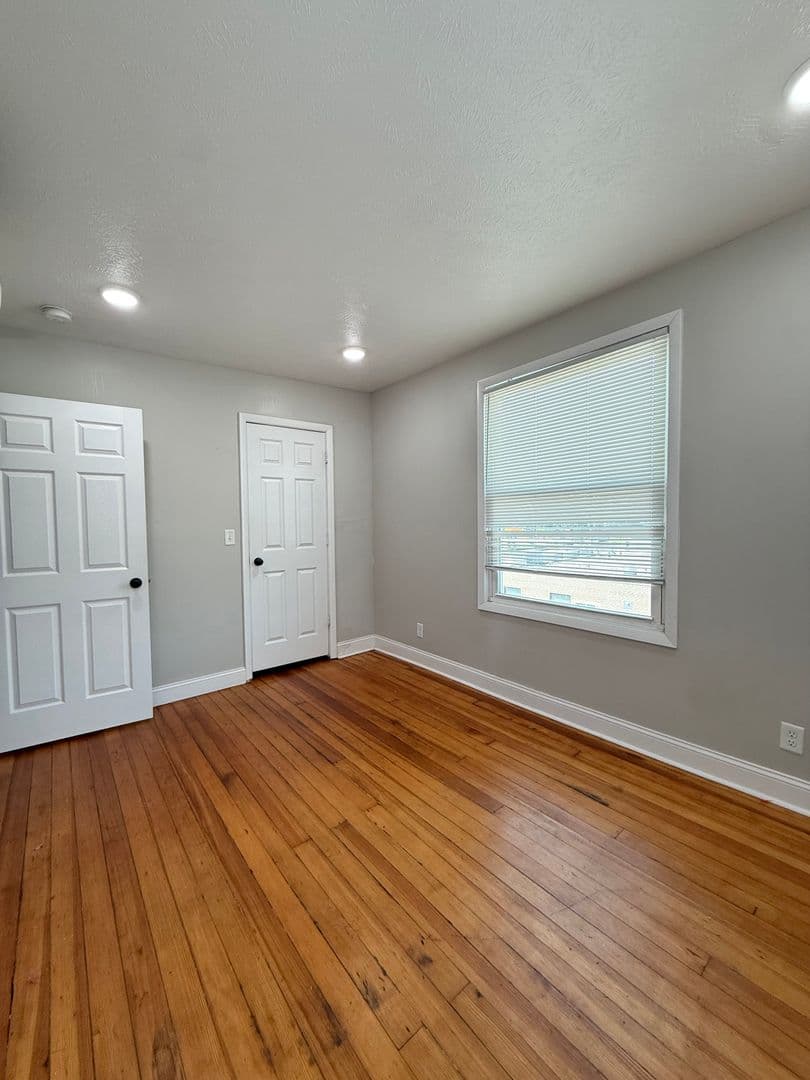Omaha Apartment: 3512 Dodge Street