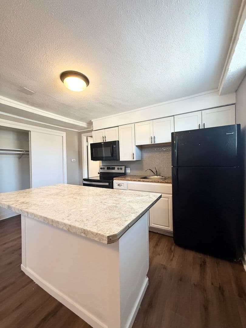 Omaha Apartment: 3512 Dodge Street