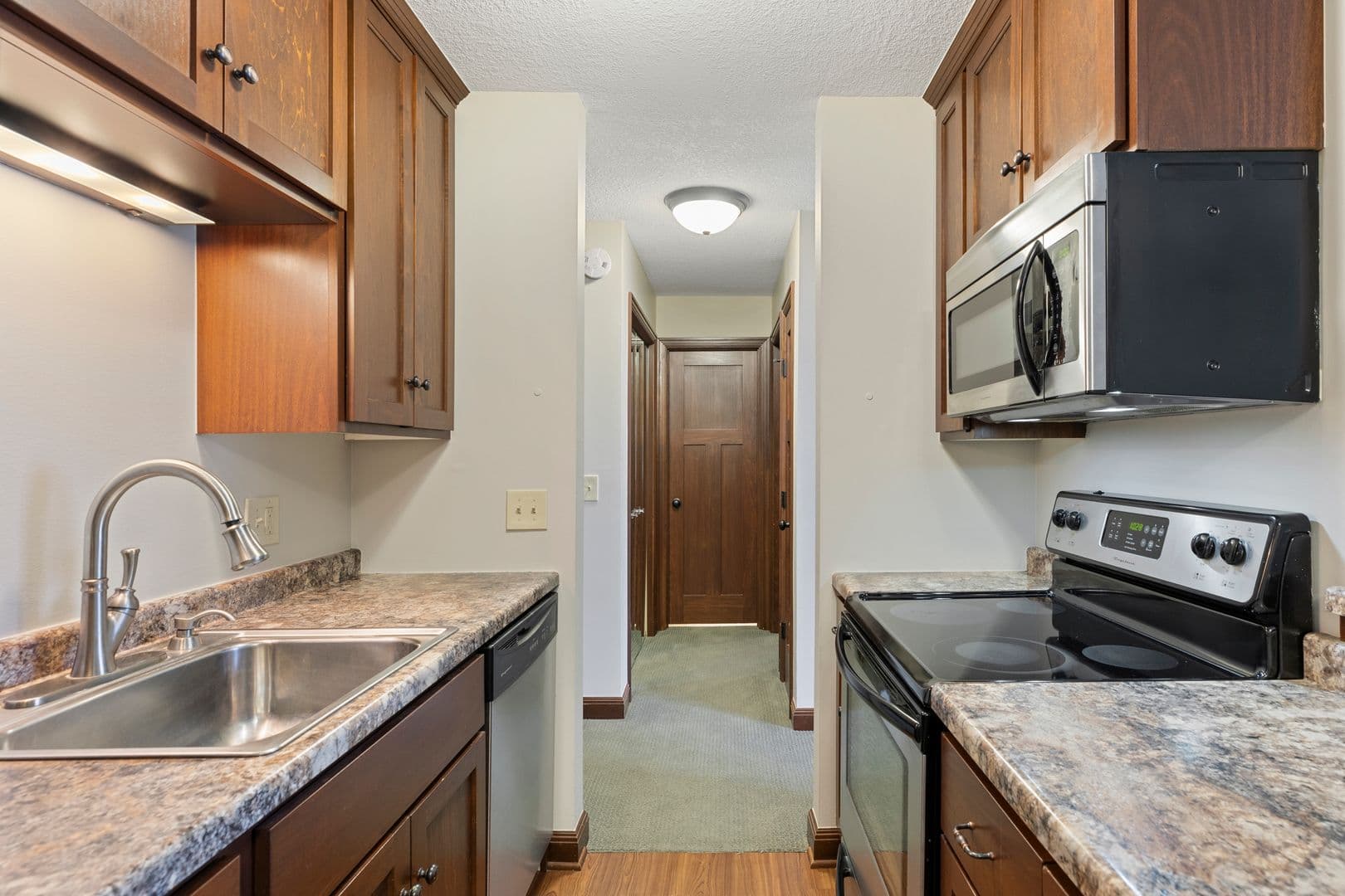 Excelsior Apartment: 246 Morse Ave