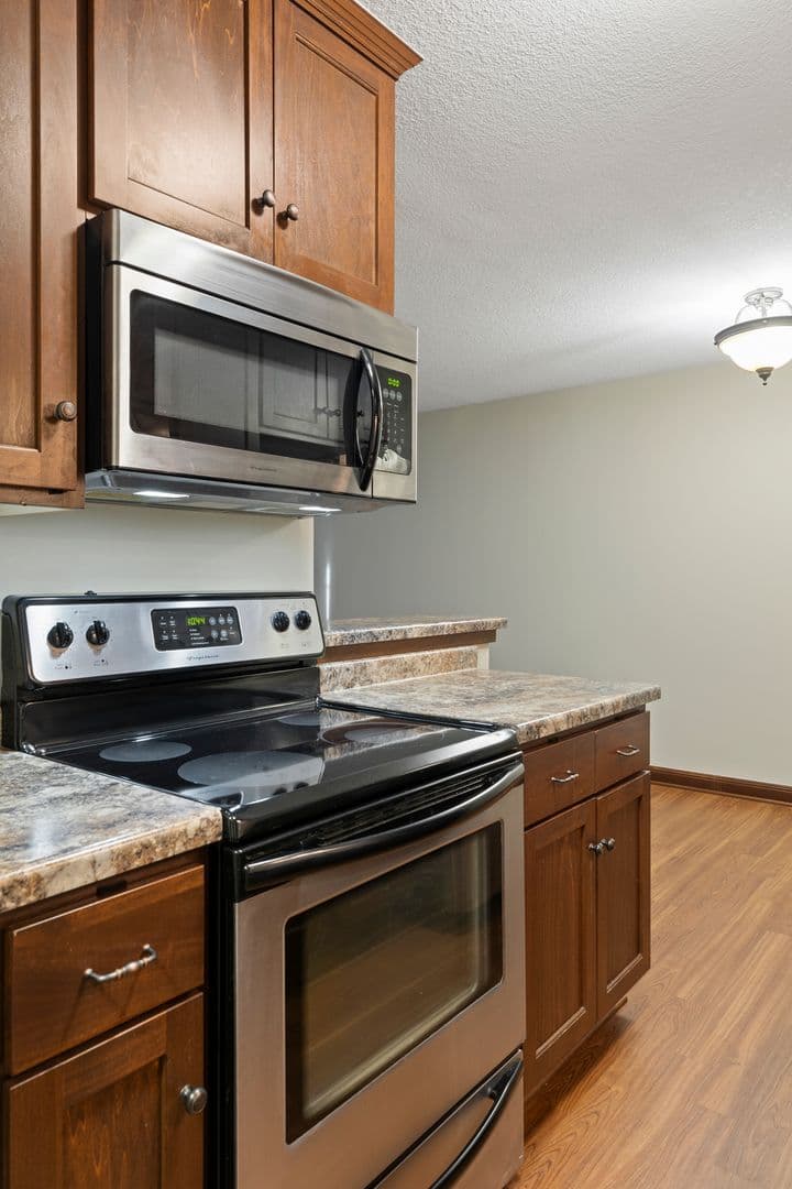 Excelsior Apartment: 246 Morse Ave