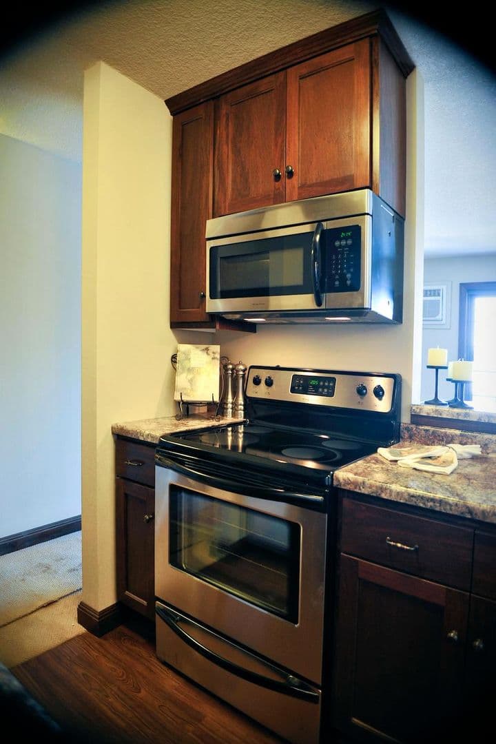 Excelsior Apartment: 246 Morse Ave