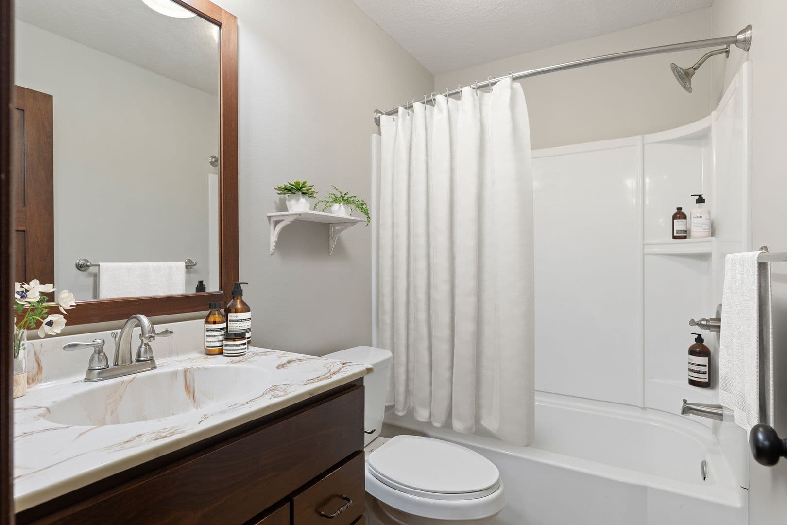 Excelsior Apartment: 246 Morse Ave