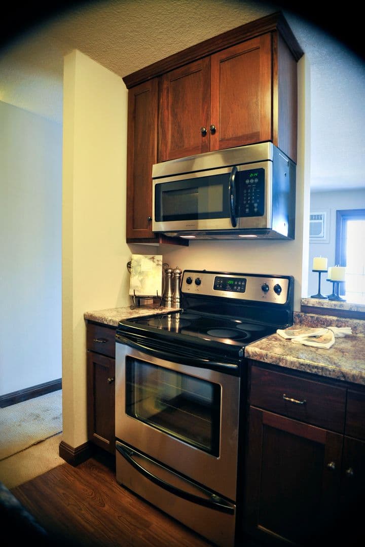 Excelsior Apartment: 246 Morse Ave