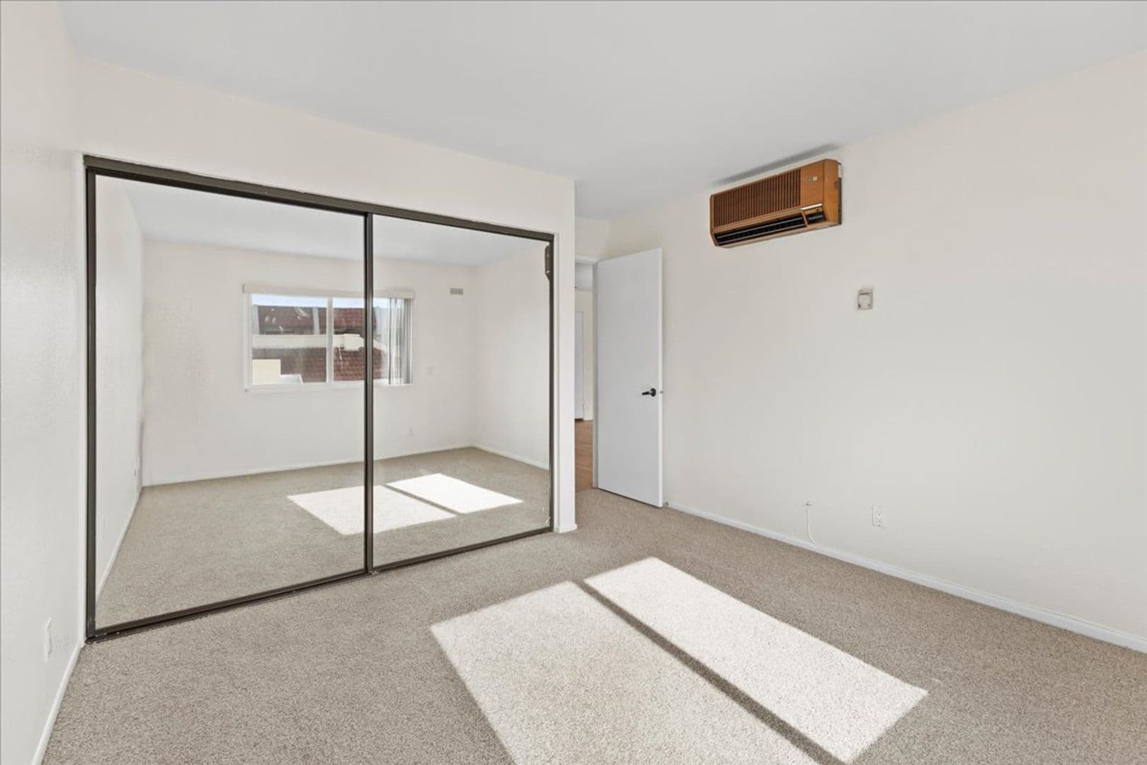San Diego Condo: 6350 Genesee Avenue  #220