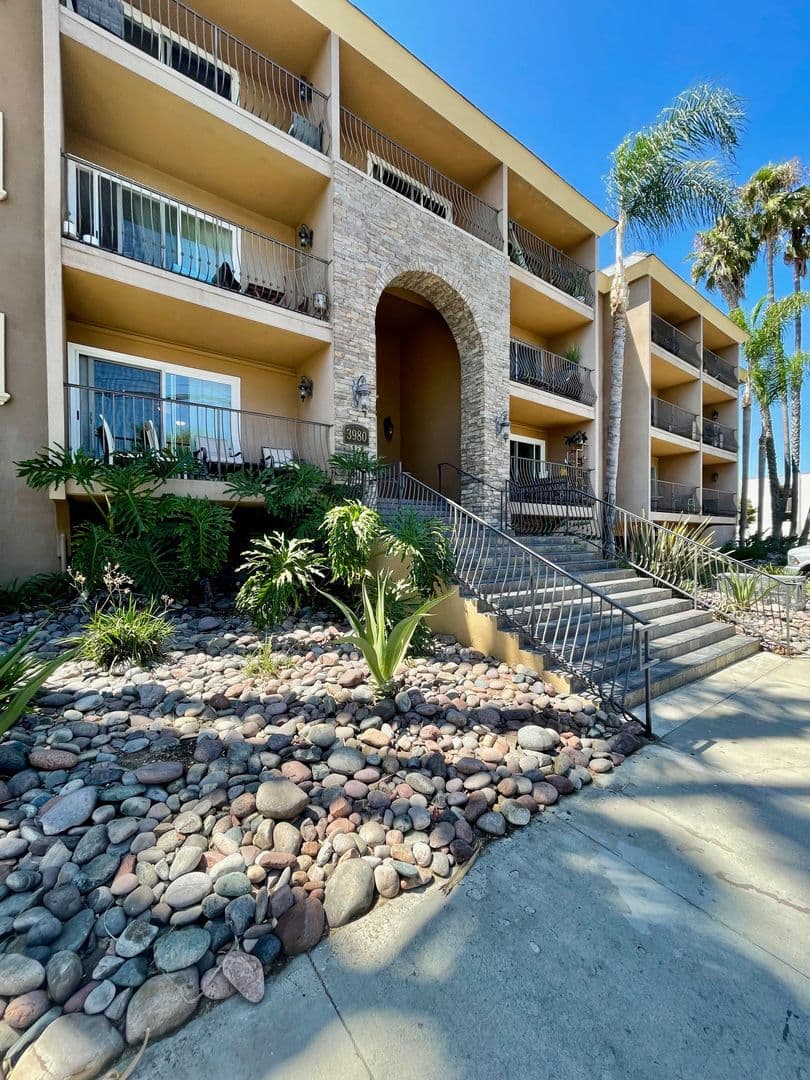 San Diego Condo: 3980 8th Ave. #117