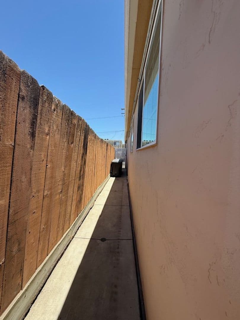 El Cajon House: 334 Roanoke Rd.