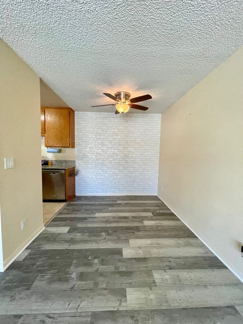 Lakeside House: 12716 Lakeshore Dr. #I