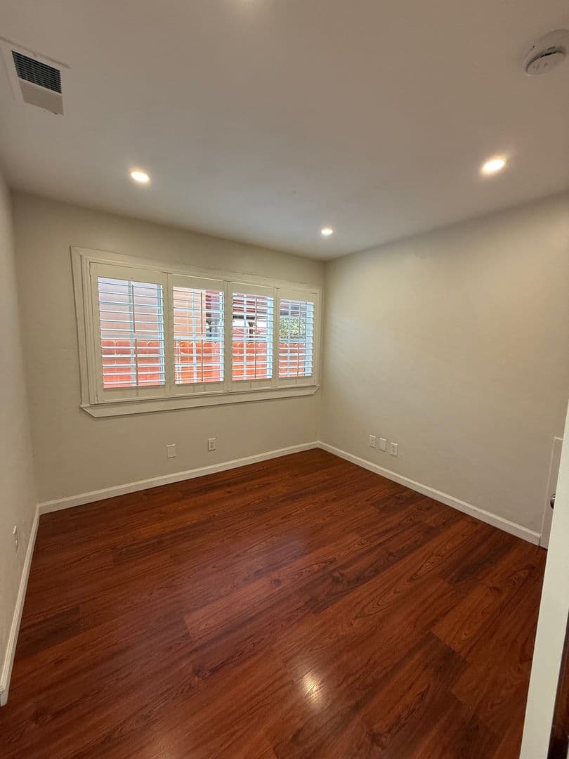 El Cajon House: 334 Roanoke Rd.