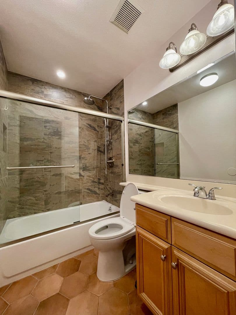 San Diego Condo: 3980 8th Ave. #117