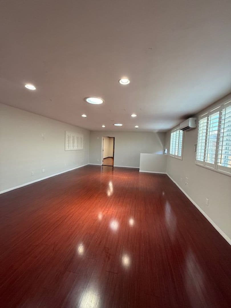 El Cajon House: 334 Roanoke Rd.