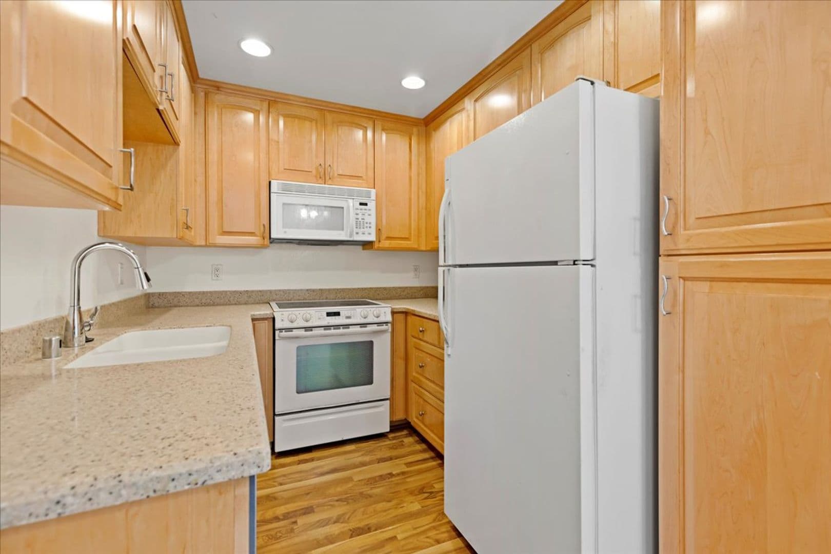 San Diego Condo: 6350 Genesee Avenue  #220