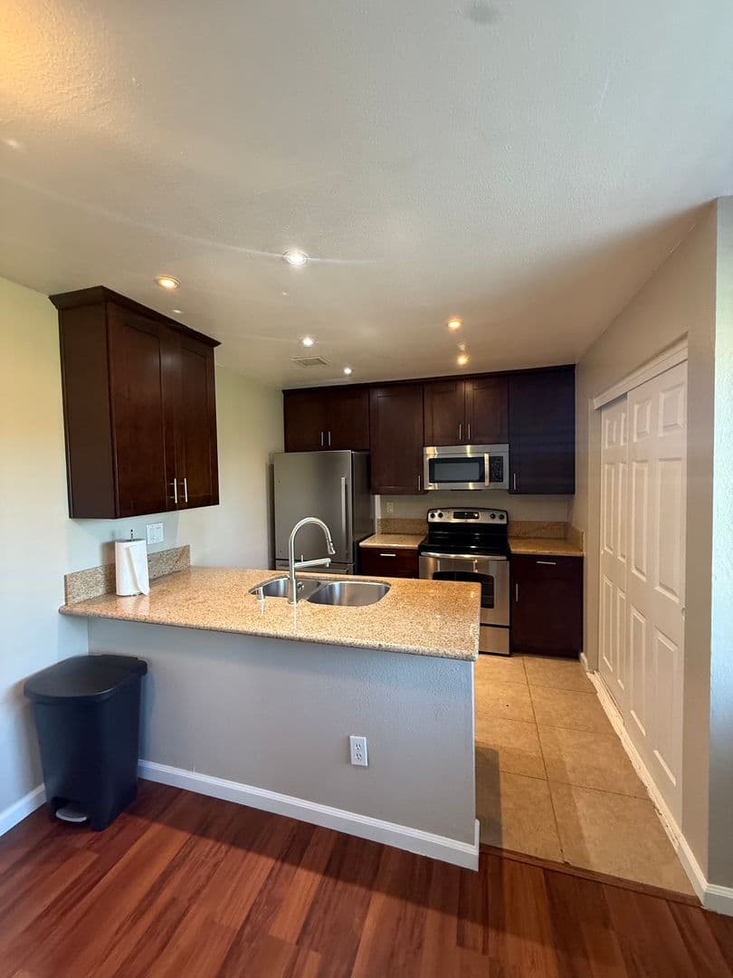 Lakeside Condo: 12147 Wintergreen Dr.  #1