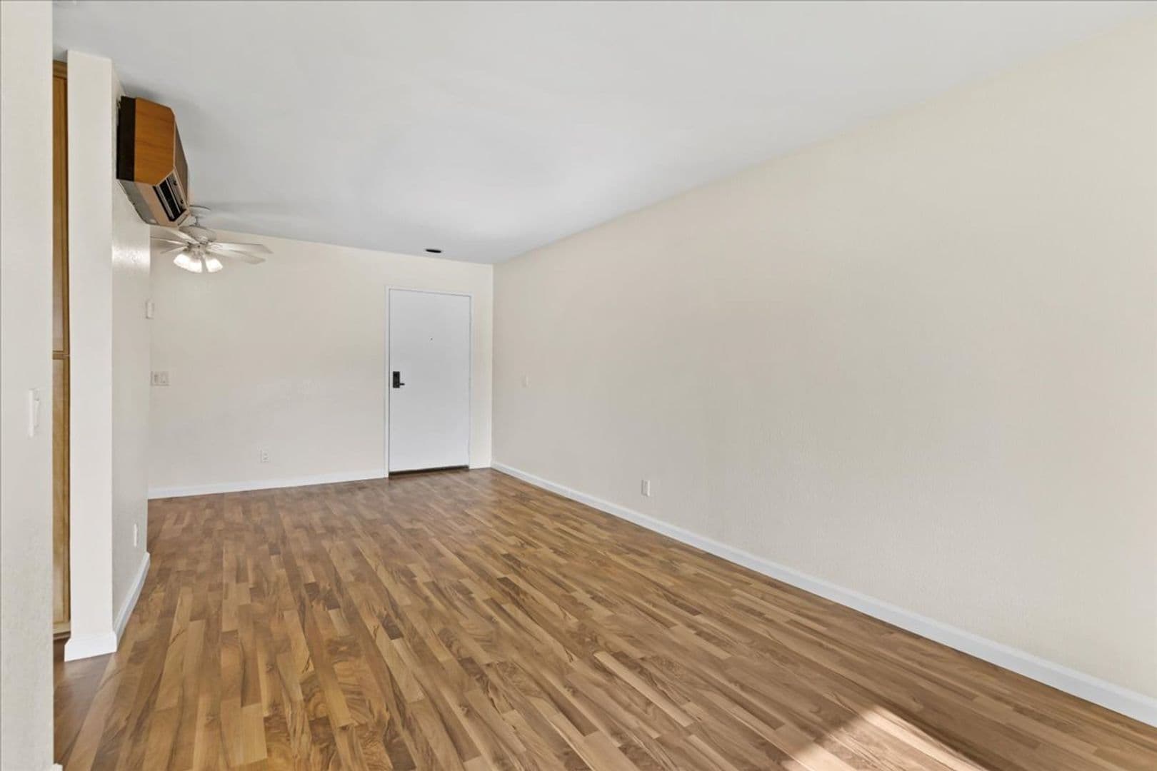 San Diego Condo: 6350 Genesee Avenue  #220
