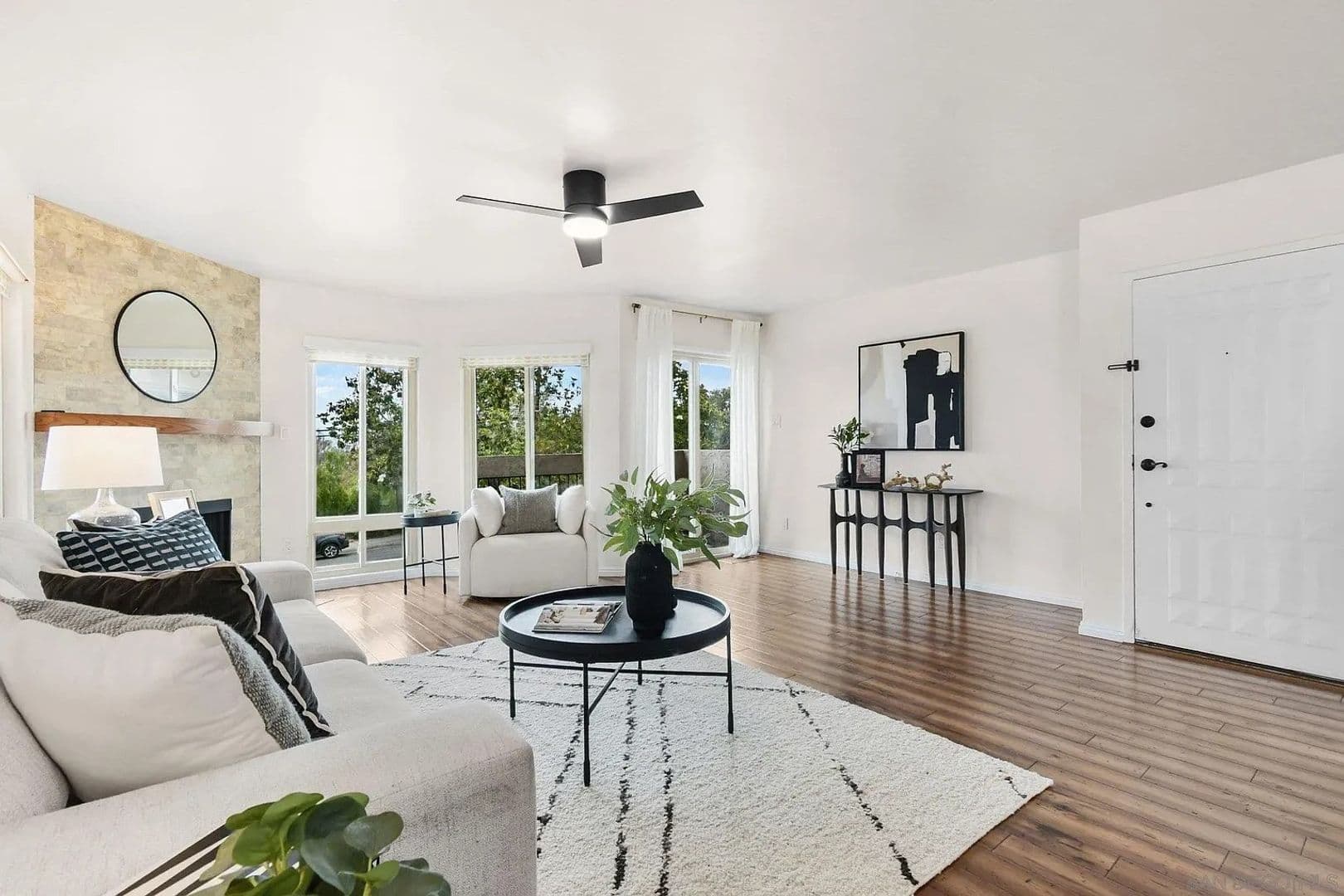 El Cajon Townhome: 354 Travelodge Dr.